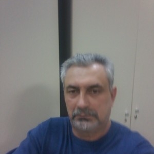 poza barbat singur