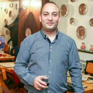 poza barbat singur