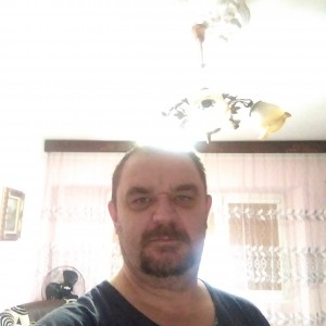 poza barbat singur