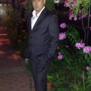 poza barbat singur