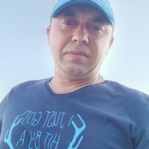 poza barbat singur