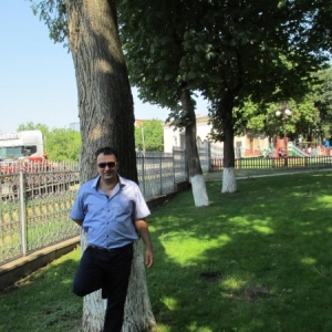 poza barbat singur