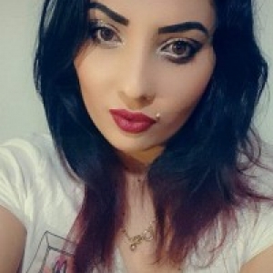 poza femeie singura