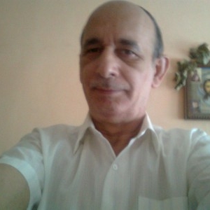 poza barbat singur