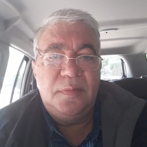poza barbat singur