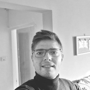 poza barbat singur