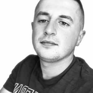 poza femeie singura
