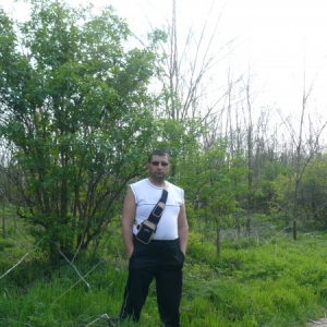 poza barbat singur