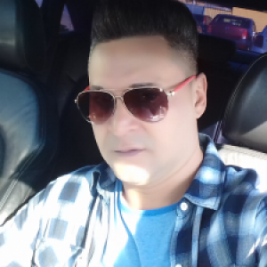 poza barbat singur