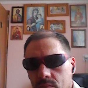 poza barbat singur