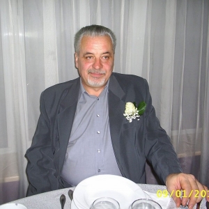 un bărbat din Reșița care cauta femei căsătorite din Timișoara Intalnire pentru mama singura