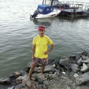 poza barbat singur