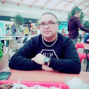 poza barbat singur